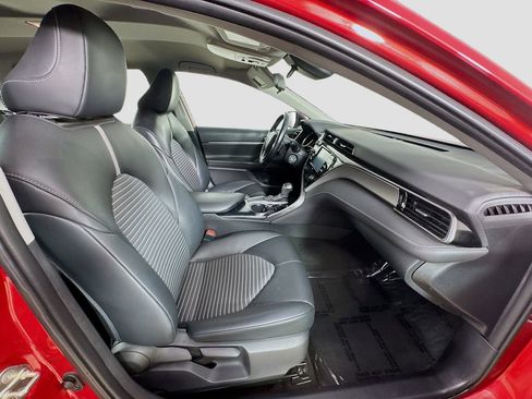Used 2020 Toyota Camry SE image 30