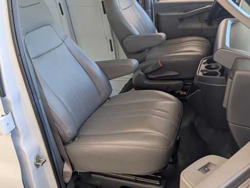 Used 2022 GMC Savana 3500 Extended w/ Driver Convenience Package RWD image 20