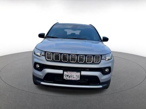 Used 2025 Jeep Compass Limited image 4