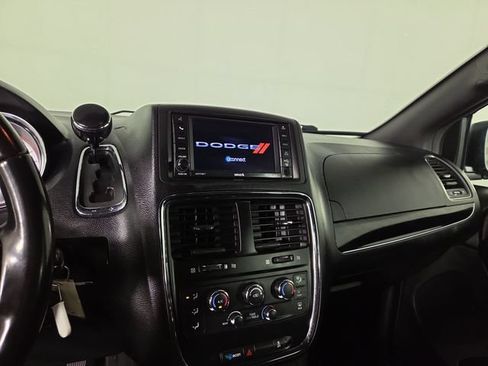 Used 2020 Dodge Grand Caravan SE FWD image 18