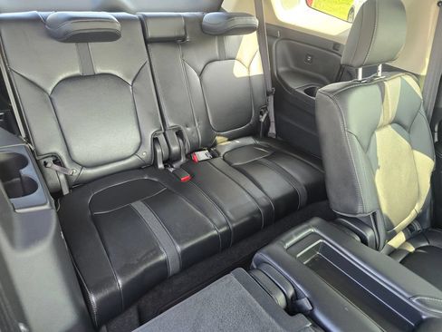 Certified 2025 Honda Pilot Touring image 15