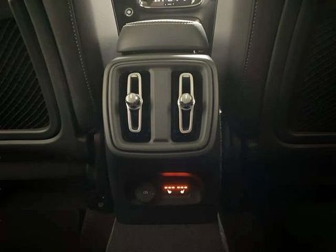Used 2025 Volvo XC40 B5 Core image 56