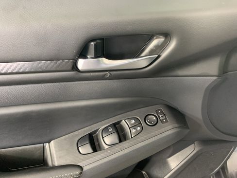 Used 2025 Nissan Altima 2.5 SV FWD image 14