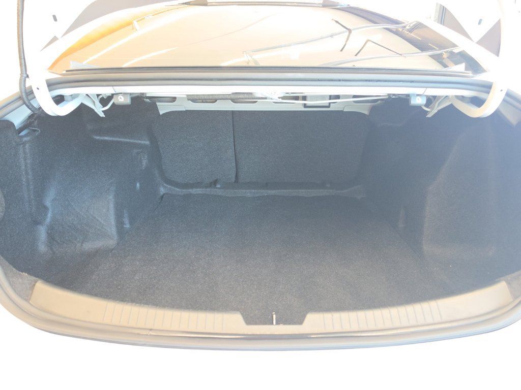 Used 2025 Chevrolet Malibu RS FWD image 40