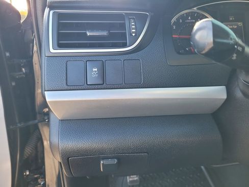 Used 2017 Toyota Camry SE image 25