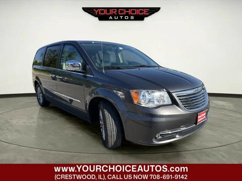 Used 2016 Chrysler Town & Country Touring-L FWD image 7