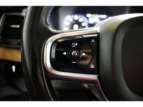 Used 2021 Volvo XC90 T5 Momentum w/ Protection Package Premier image 28