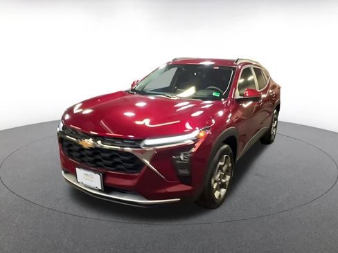 Used 2025 Chevrolet Trax LT image 7