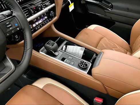 New 2026 Nissan Pathfinder Platinum AWD/4WD image 9