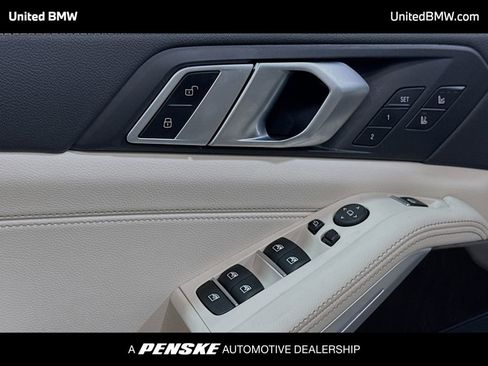 Used 2022 BMW X5 sDrive40i w/ M Sport Package RWD image 3