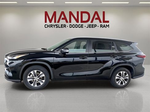 Used 2024 Toyota Highlander XLE image 9