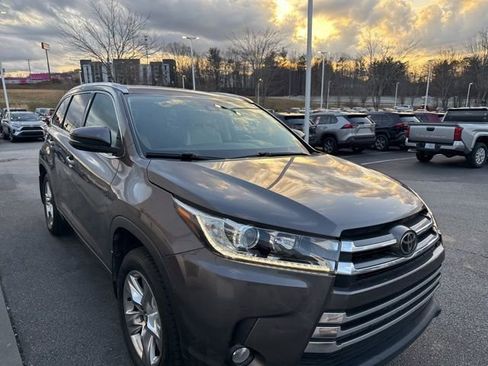 Used 2017 Toyota Highlander Limited image 18