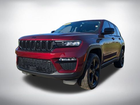 Used 2023 Jeep Grand Cherokee Limited w/ Black Appearance Package image 7