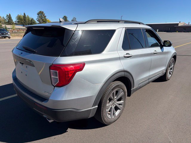 Used 2024 Ford Explorer XLT w/ Equipment Group 202A AWD/4WD image 5