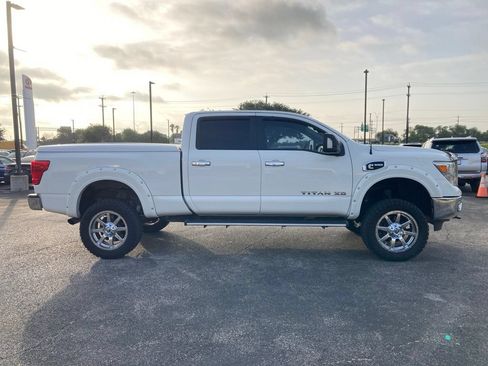 Used 2017 Nissan Titan SV AWD/4WD image 4