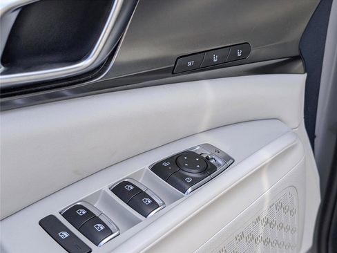 Used 2026 Kia Carnival SX w/ SX Dark Edition Package image 14