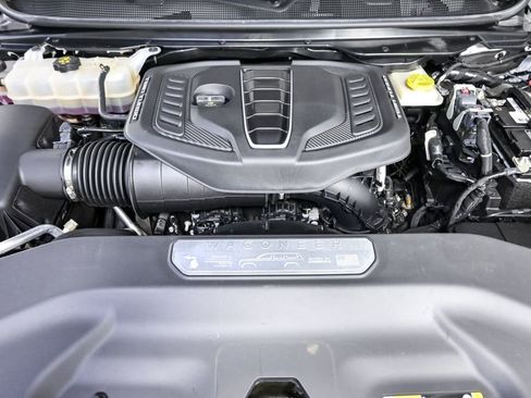 Used 2023 Jeep Grand Wagoneer L Series III w/ Rear Seat Video Group 1 image 38