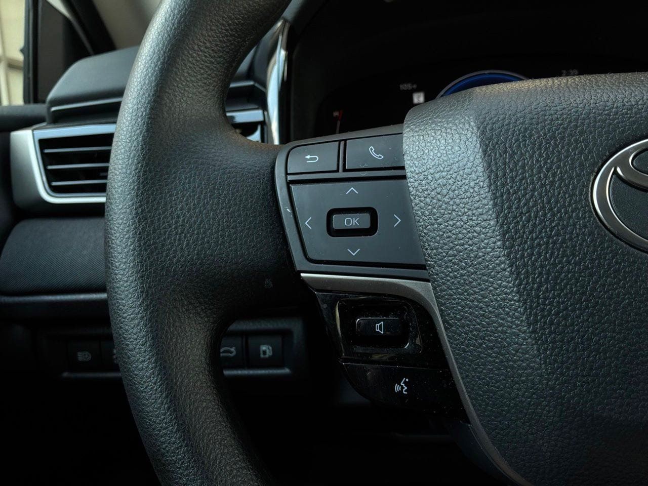 Used 2026 Toyota Camry LE FWD image 35
