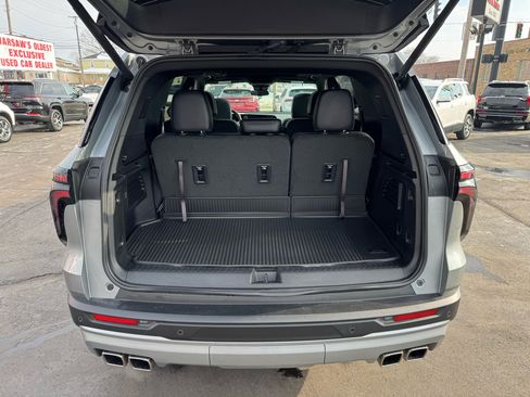 Used 2025 Chevrolet Traverse LT w/ Sun and Wheel Package image 31