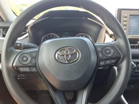 Used 2022 Toyota RAV4 XLE FWD image 22