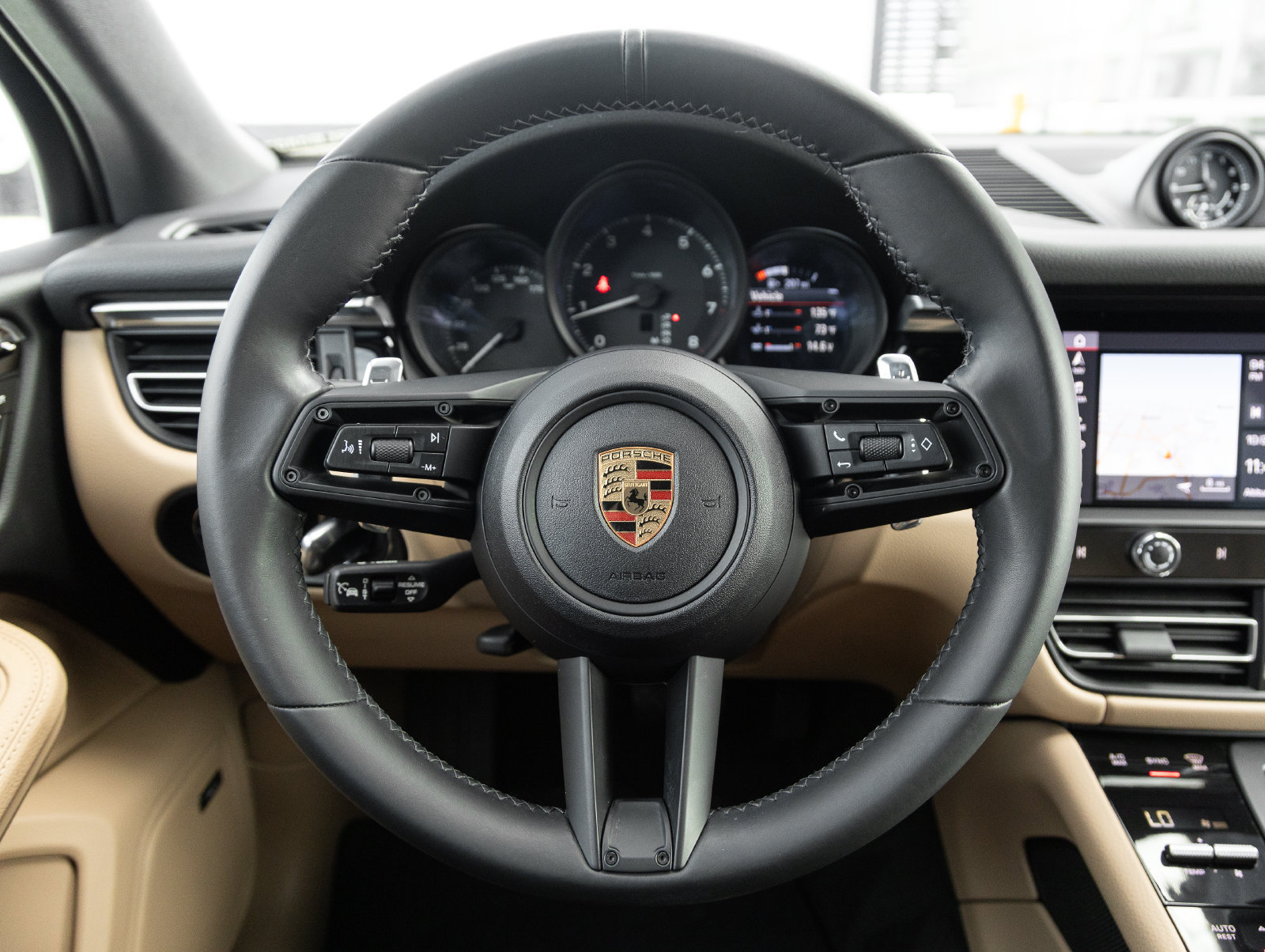 Certified 2024 Porsche Macan AWD/4WD image 13