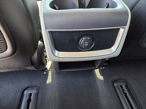 Used 2023 Kia Carnival LX FWD image 16