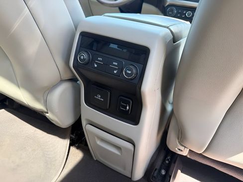 Used 2018 GMC Acadia Denali FWD image 27