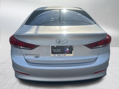 Used 2018 Hyundai Elantra SE FWD image 7