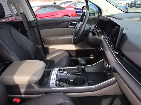 Used 2025 Kia Carnival EX image 20