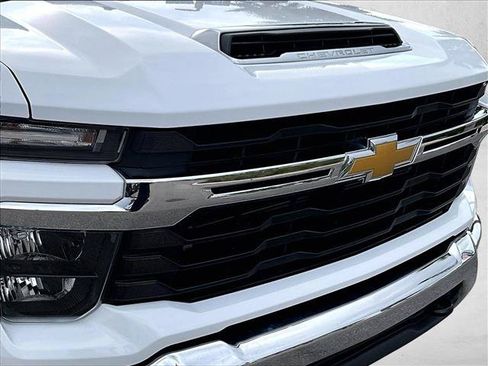 Used 2024 Chevrolet Silverado 2500 LT AWD/4WD image 27