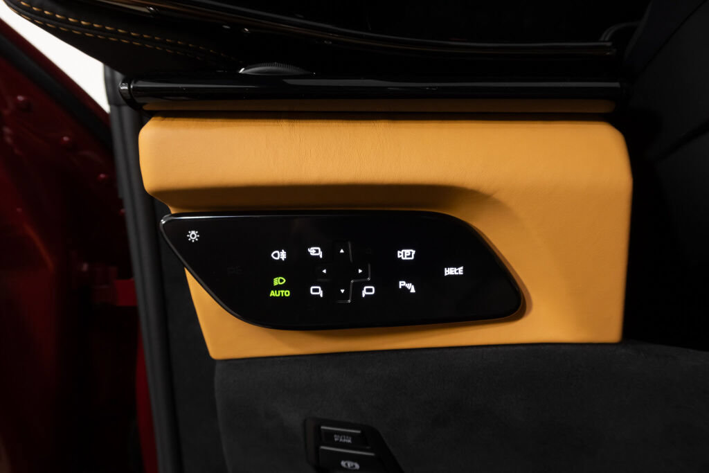 Used 2026 Ferrari Purosangue AWD/4WD image 37