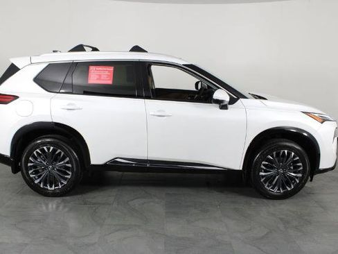 Certified 2026 Nissan Rogue Platinum w/ Platinum Premium Package AWD/4WD image 15