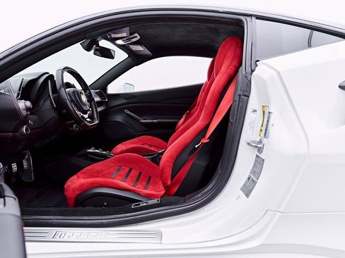 Used 2018 Ferrari 488 GTB RWD image 45