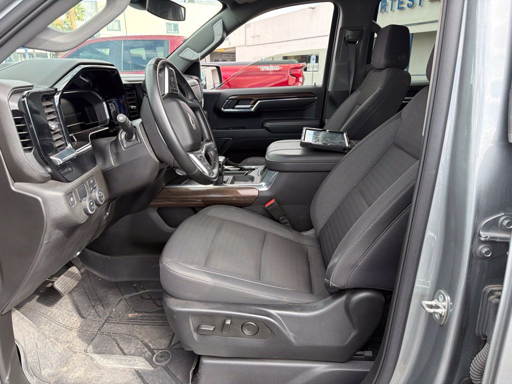 Used 2024 Chevrolet Silverado 1500 RST w/ Convenience Package II RWD image 14