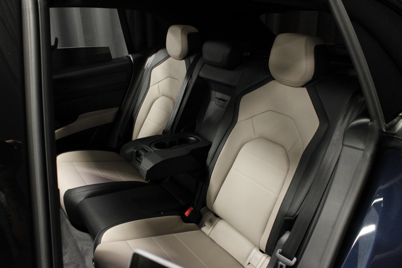 Used 2026 Porsche Cayenne Electric AWD/4WD image 23