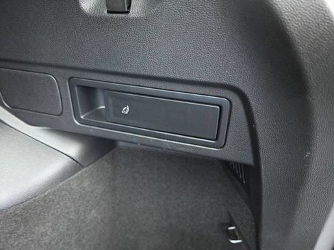 Used 2024 Volkswagen Tiguan SE FWD image 34
