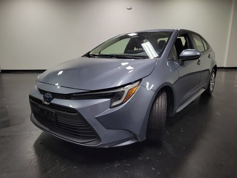 Used 2023 Toyota Corolla LE FWD image 4