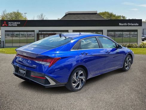 Used 2025 Hyundai Elantra Limited FWD image 3
