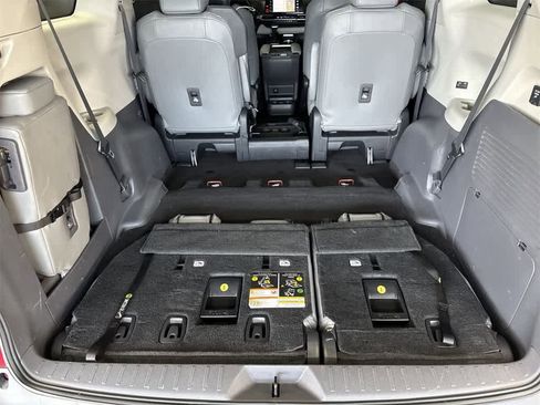Used 2022 Toyota Sienna XLE w/ XLE Plus Package image 25
