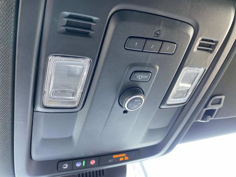 Used 2023 GMC Yukon XL SLT image 16