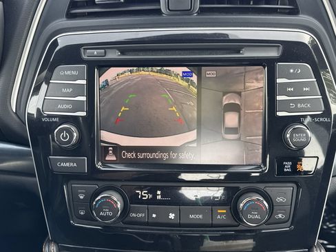 Used 2023 Nissan Maxima SR w/ Sport Mat Group FWD image 17