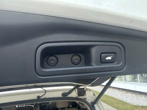 Used 2017 Honda Pilot Touring image 14