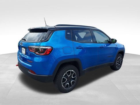 New 2026 Jeep Compass Trailhawk w/ Sun, Sound & Navigation Group AWD/4WD image 5