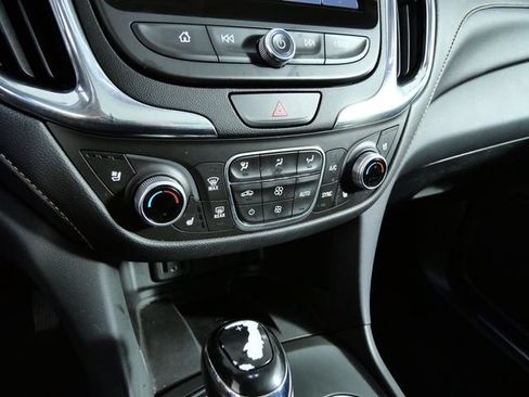 Used 2018 Chevrolet Equinox Premier AWD/4WD image 21