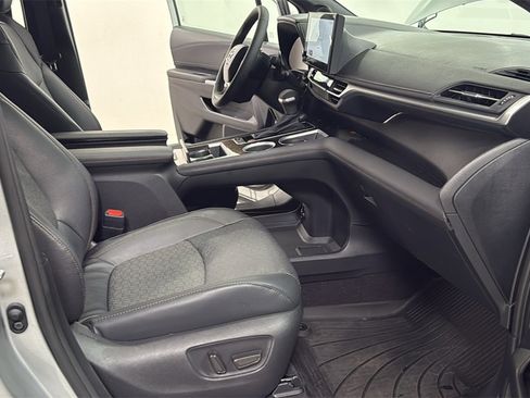 Certified 2025 Toyota Sienna Limited image 19