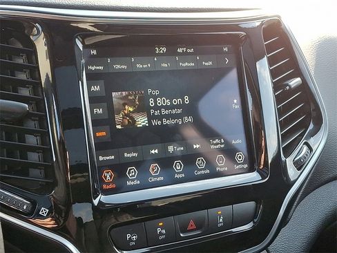 Used 2021 Jeep Cherokee Limited image 17