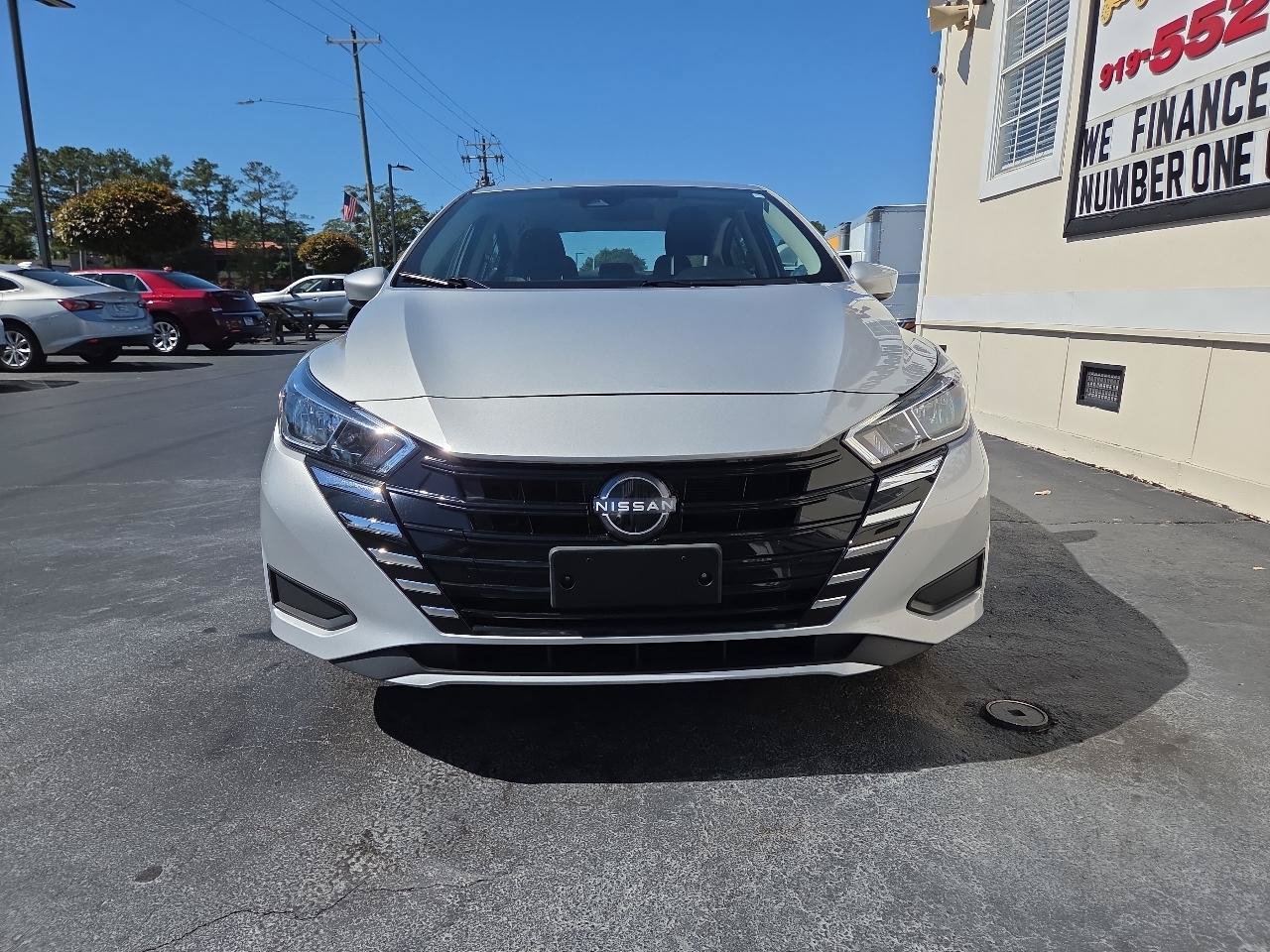 Used 2024 Nissan Versa SV FWD image 3