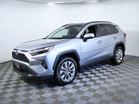 Used 2025 Toyota RAV4 XLE Premium image 5