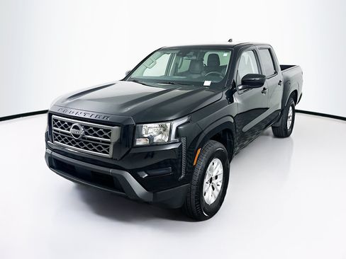Used 2024 Nissan Frontier SV RWD image 3