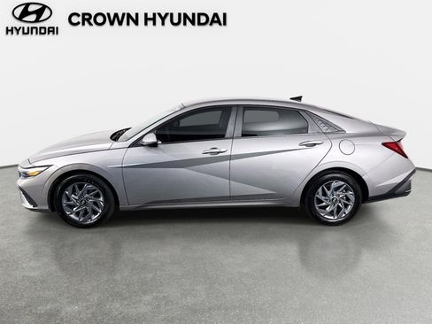 Certified 2024 Hyundai Elantra SEL image 8